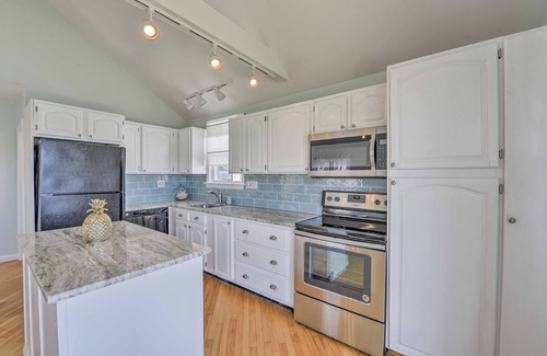 Portsmouth House | Coastal Rhode Island Home w/Kayaks, Deck & Grill!