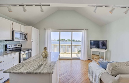 Portsmouth House | Coastal Rhode Island Home w/Kayaks, Deck & Grill!