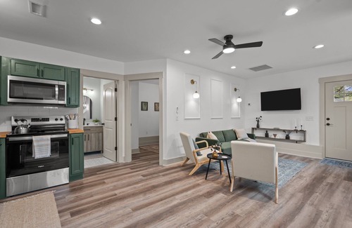 Rocky Point House | Coastal River Guesthouse