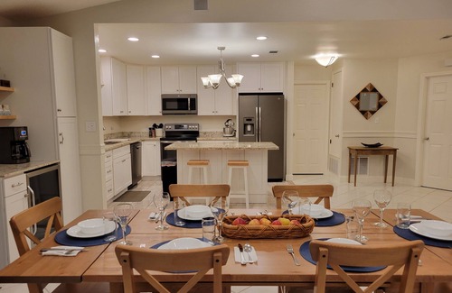 Gulf Breeze House | Coastal Stay ~ Hot Tub, Minutes to Beach, Bay Access