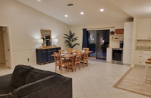 Gulf Breeze House | Coastal Stay ~ Hot Tub, Minutes to Beach, Bay Access