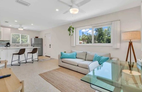 Laurel Apartment | Coastal Studio Getaway|5 Min to Beach|Pool+Peloton