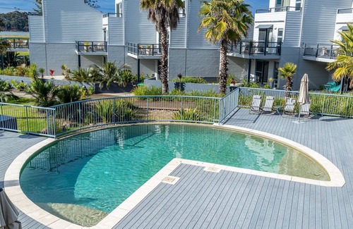 Batehaven Apartment | Coastal Studio with Stunning Beach Views – Perfect for a Relaxing Getaway