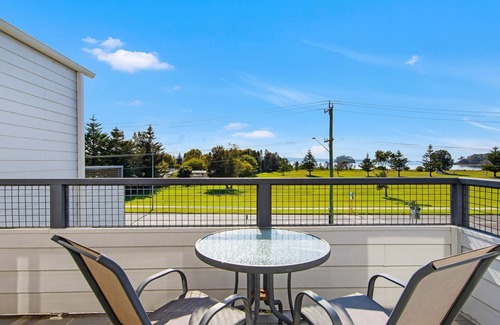 Batehaven Apartment | Coastal Studio with Stunning Beach Views – Perfect for a Relaxing Getaway