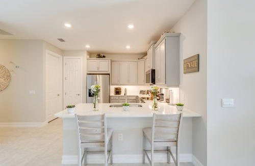 Venice Villa | Coastal Venice Villa w/Patio & Resort Amenities!