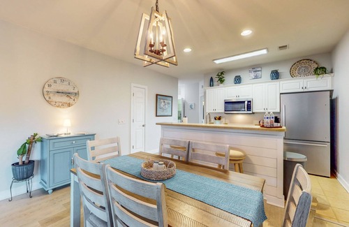 Sea Trail Condo | Coastal Villa with golf course view and shared pool access