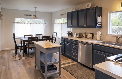 Fort Bragg House | Coastwood is a great coastal 4 bedroom house just minutes from the beach!
