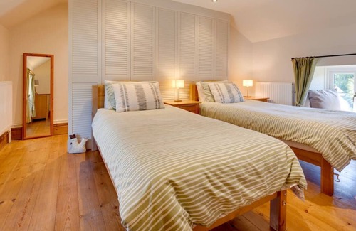 Scurlage House | Cob Cottage in the beautiful Swansea