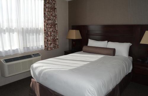 Maple Creek Hotel | Cobble Creek Lodge