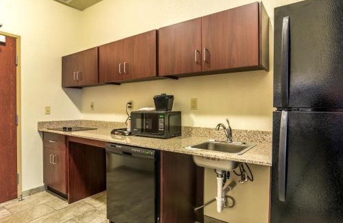 Greenville Hotel | Cobblestone Hotel & Suites - Greenville