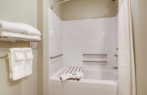 Wayne Heights Hotel | Cobblestone Hotel & Suites - Waynesboro