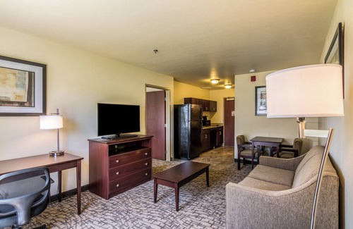 Barron Hotel | Cobblestone Inn & Suites - Barron