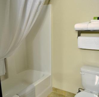 Lake View Hotel | Cobblestone Inn & Suites - Lake View