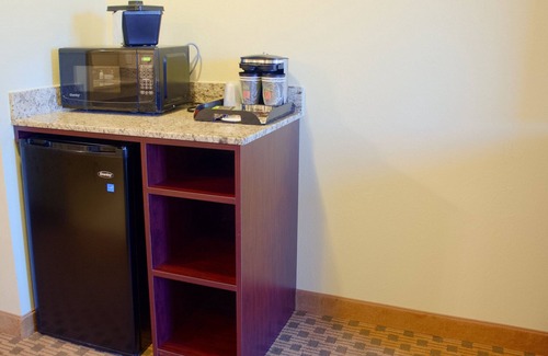 Winterset Hotel | Cobblestone Inn & Suites - Winterset, IA