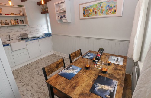 Newton Cottage | COBWEBS CORNER, pet friendly, character holiday cottage in Porthcawl
