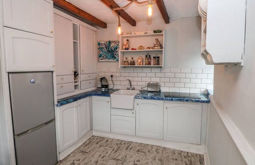 Newton Cottage | COBWEBS CORNER, pet friendly, character holiday cottage in Porthcawl