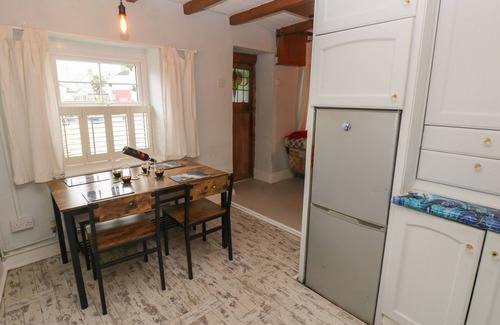 Newton Cottage | COBWEBS CORNER, pet friendly, character holiday cottage in Porthcawl