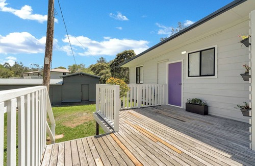 Repton Apartment | Cockatoo - Sleeps 5, Pet Friendly, Luxe Riverside Retreat