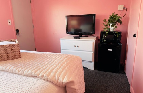 Sandusky Hotel | Cocktail Cabin: The Cosmo!