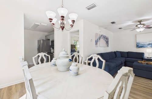 Miramar Beach House | Coco Cabana 74-Home Near Beach-Sleeps 7