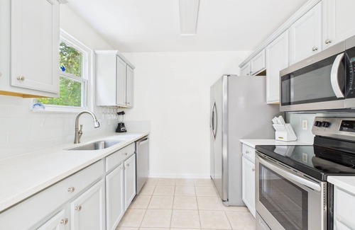 Miramar Beach House | Coco Cabana 74-Home Near Beach-Sleeps 7
