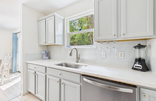 Miramar Beach House | Coco Cabana 74-Home Near Beach-Sleeps 7