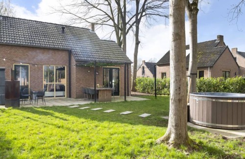 Ewijk House | Coco Luxury Home by Interhome