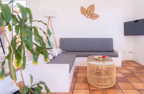 Los Cocoteros House | CocoMar I - Private heated pool with sea views