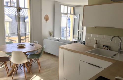 Saint-Malo Apartment | "Cocon d'Emeraude à Saint-Malo" Charming 2-bedroom apartment, 50m from the beach, 4* balcony with sea view