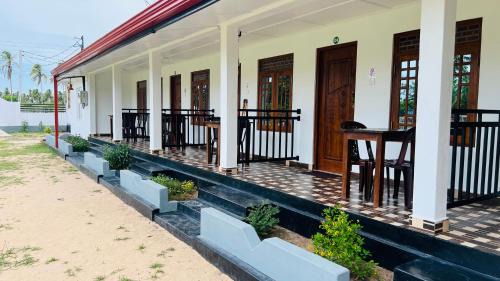 Nilaveli House | Coconut Leaf Shadow Guest