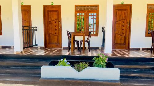 Nilaveli House | Coconut Leaf Shadow Guest
