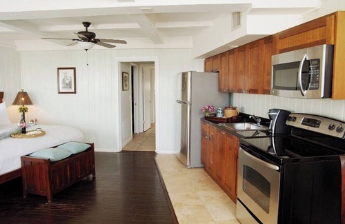 Tavernier Hotel | Coconut Palm Inn