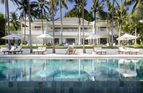 Candi Dasa Villa | Coconut Palms and Endless Blue Skies!