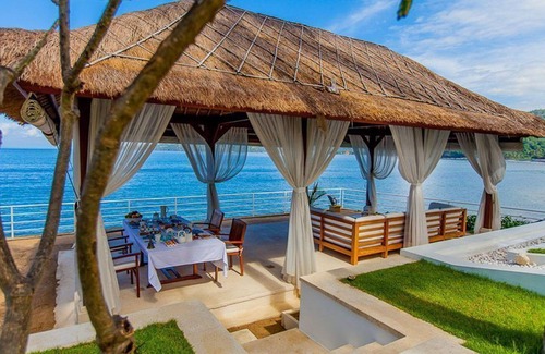Candi Dasa Villa | Coconut Palms and Endless Blue Skies!