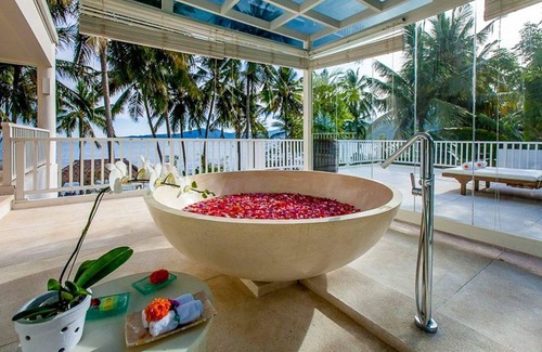 Candi Dasa Villa | Coconut Palms and Endless Blue Skies!