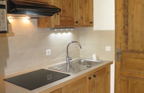 Pralognan-la-Vanoise Apartment | Cocooning at the foot of the slopes! Adorable little apartment of 2015 in the center