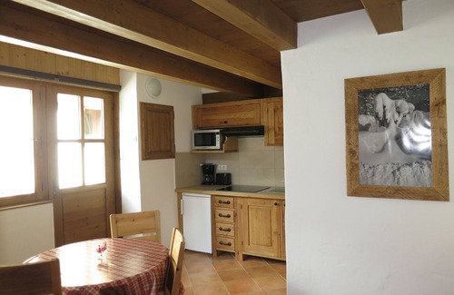 Pralognan-la-Vanoise Apartment | Cocooning at the foot of the slopes! Adorable little apartment of 2015 in the center