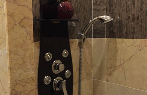 Nice City Centre Bed & Breakfast | Cocooning labeled 3 Flowers https:/lacocooning.fr