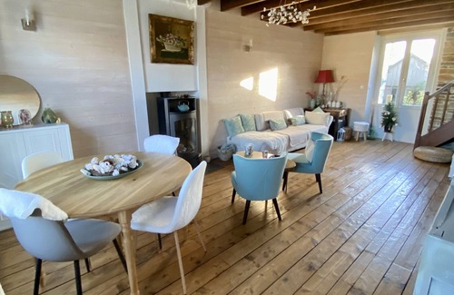 Guemene-Penfao House | Cocooning stone house