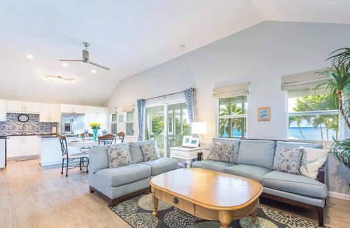 Seven Mile Beach Condo | Cocoplum #8 Oceanfront Condo on 7 Mile Beach