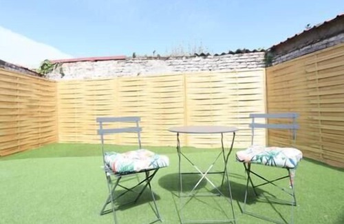 Saint-Pol-sur-Mer Apartment | Coeur de Ville, T2 Cosy & Élégant Avec Jardin