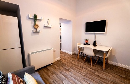 Castle Apartment | Cohost Partners Serene Chapel Retreat King Bed Sleeps 4