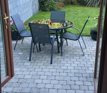 Dingle House | Cois Cairn