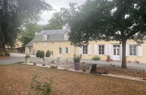 Saint-Georges-du-Bois Bed & Breakfast | Colas guest rooms with swimming pool for rent Le Mans/Circuit 24 H