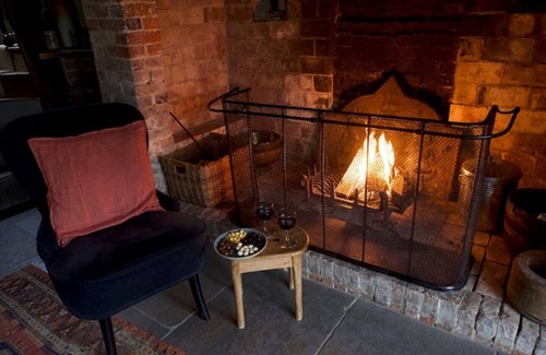 Crawley Down House | Coldharbour Farmhouse, Secluded Thatched Cottage Surrounded By Woodland