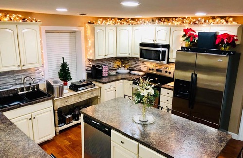 Coldwater House | Coldwater Lake - Perfect for Large Gatherings