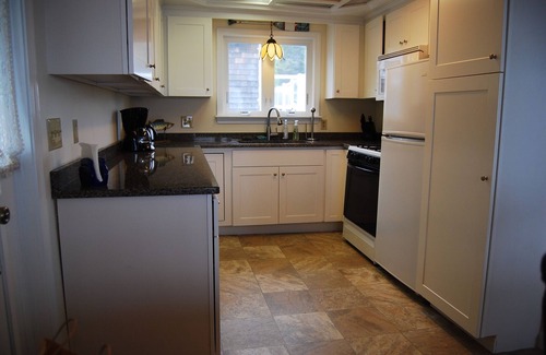 Portsmouth House | College Rental … 9 mth Listing 6 minutes from Roger Williams University