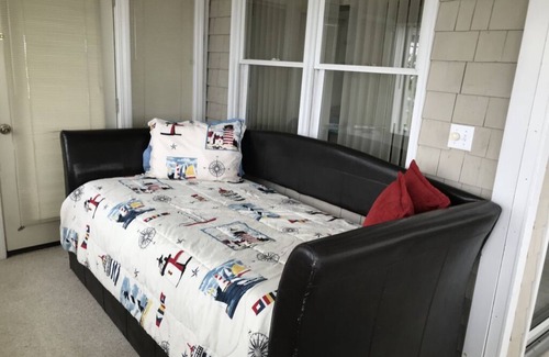 Portsmouth House | College Rental … 9 mth Listing 6 minutes from Roger Williams University