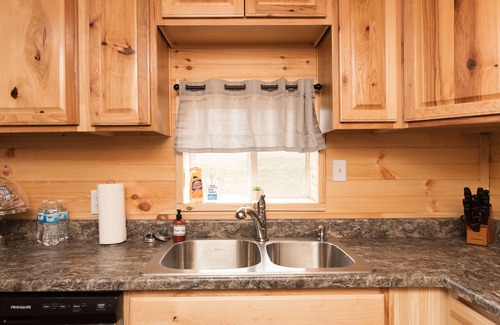 Paducah Cabin | Colonels' Cabin at Ramp 11 Retreat by Concord Sun