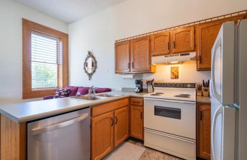 South Haven House | Colonial 1 - studio apartment overlooking the Black River